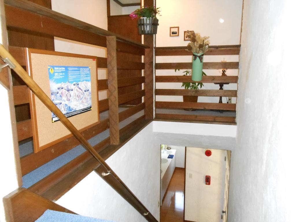Pension Nugget Inn Hakuba Eksteriør billede